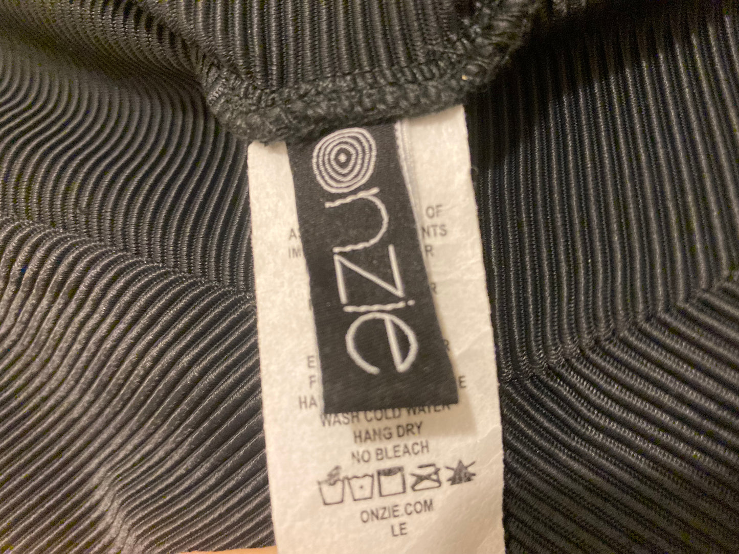 Onzie Women's Black Sweetheart Midi Sport Pants Size Medium / Large