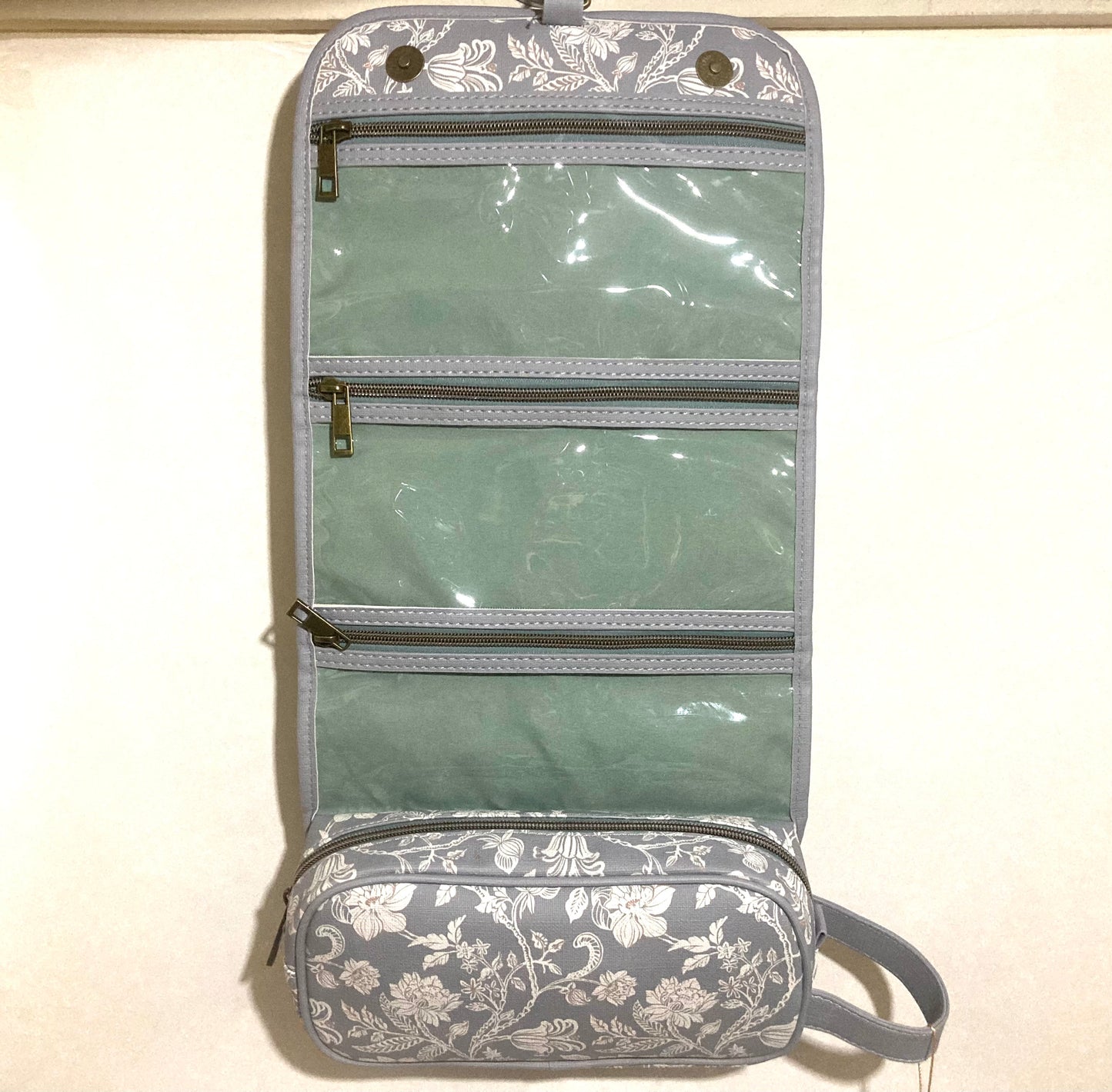 Revive Vintage Vegan Travel Storage Toiletry Bag NWT