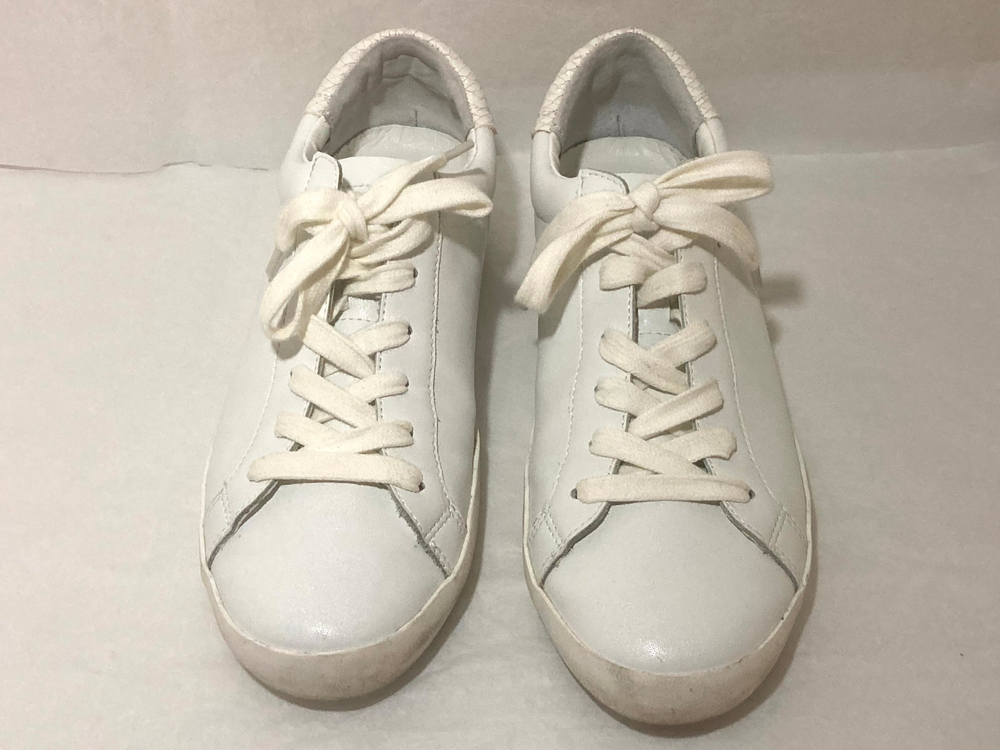 Banana Republic, white sneakers, women’s sneakers 