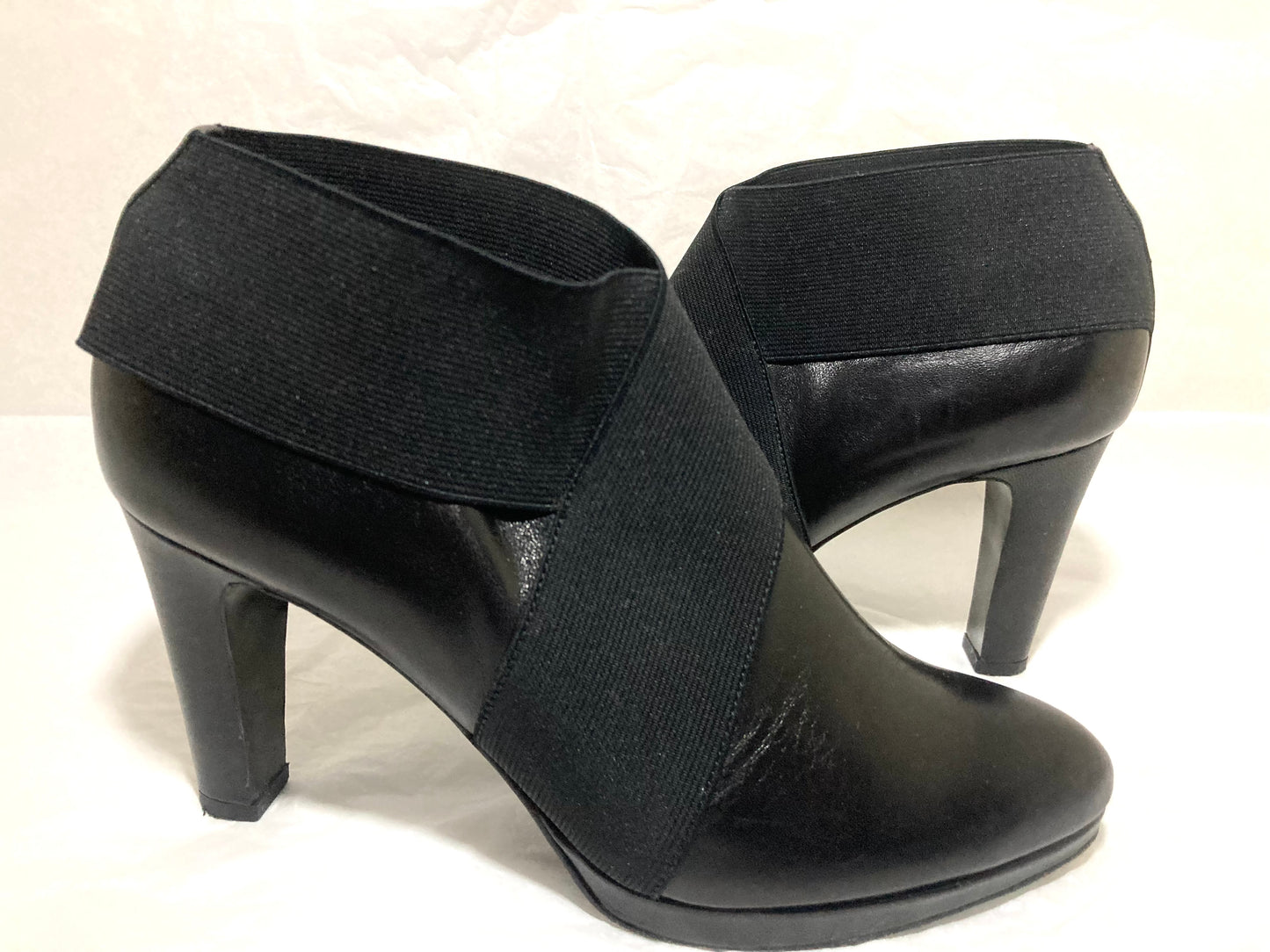 Vaneli Elegant Black Leather Women's Ankle Boots Size 7.5 M