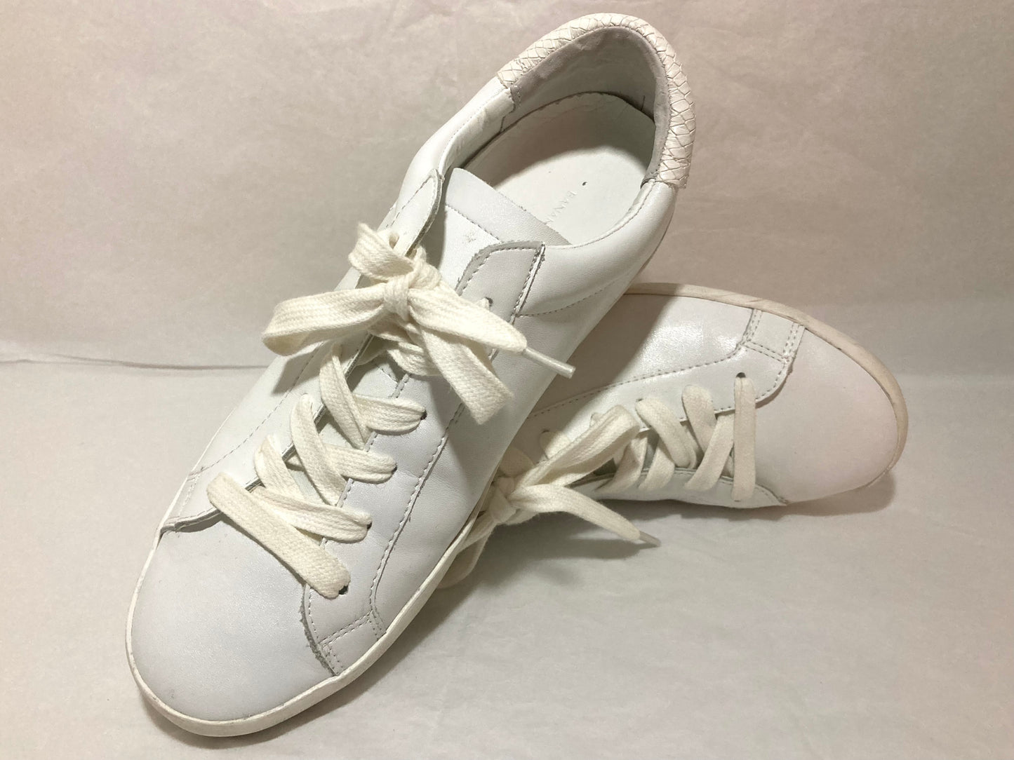 Banana Republic, white sneakers, women’s sneakers 