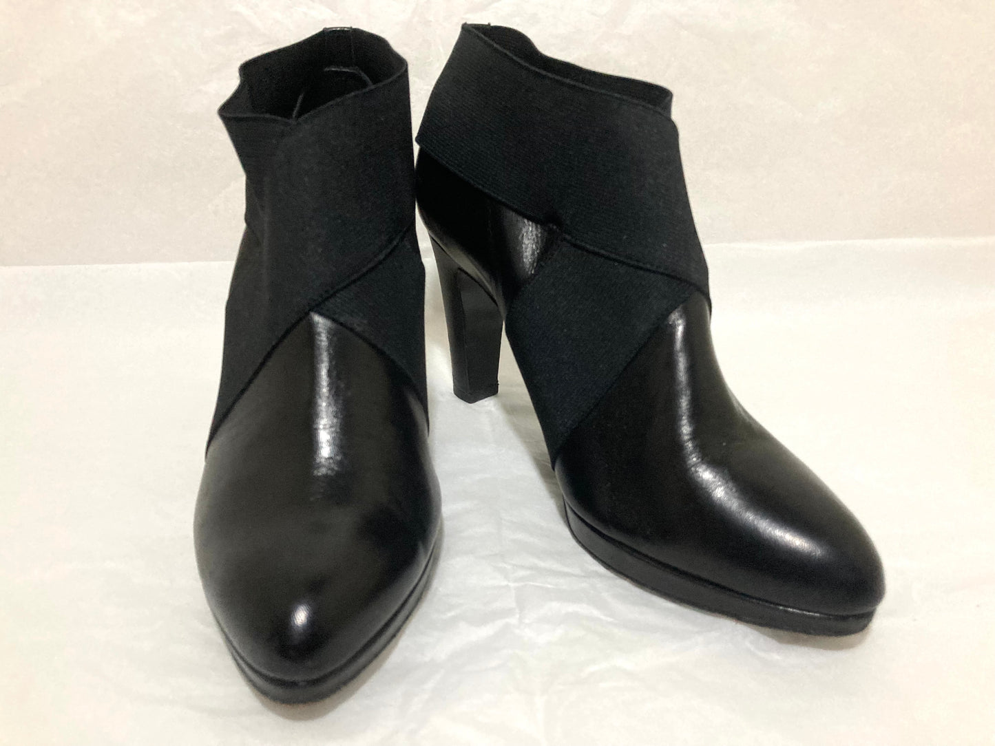 Vaneli Elegant Black Leather Women's Ankle Boots Size 7.5 M
