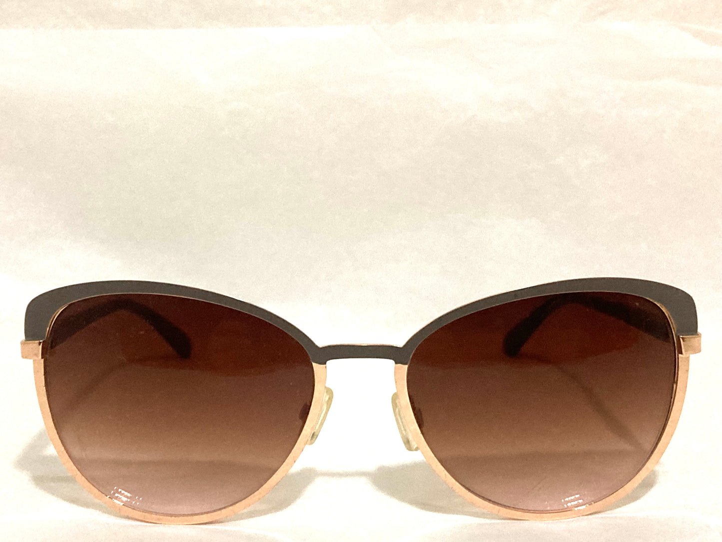 Jessica Simpson Stylish Black and Gold Women’s Sunglasses