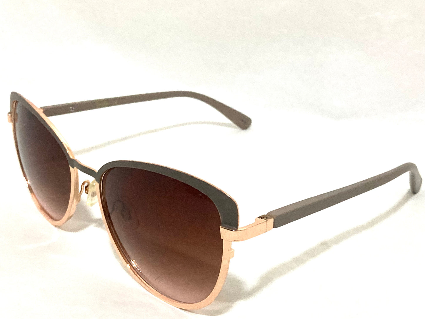 Jessica Simpson Stylish Black and Gold Women’s Sunglasses