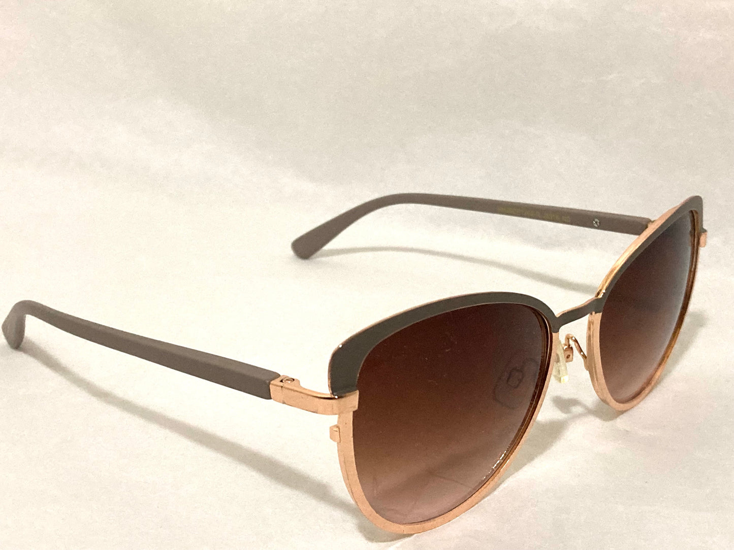 Jessica Simpson Stylish Black and Gold Women’s Sunglasses